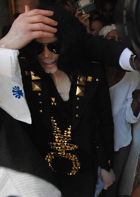 Michael Jackson in his signature fashion