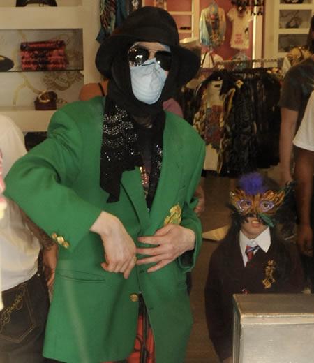Michael Jackson shopping with kids