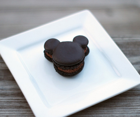 Mickey Mouse macarons 