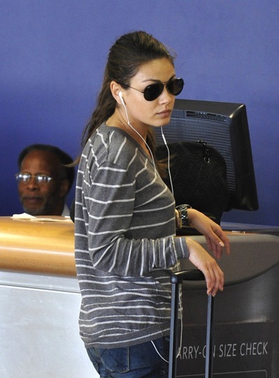 Mila Kunis in t-shirt