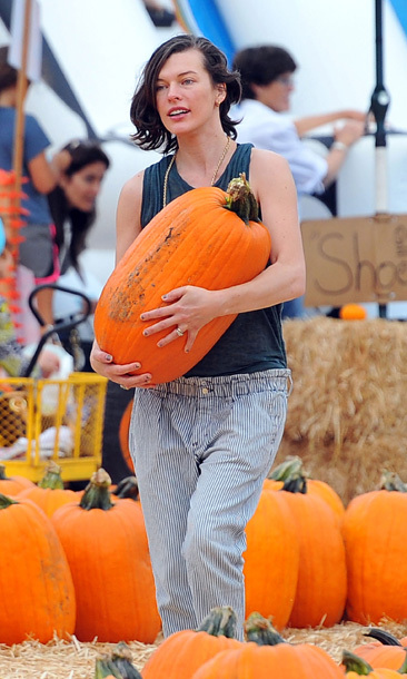 Mila Jovovich 