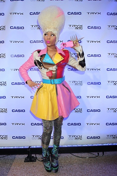 Nicki Minaj in leather skirt