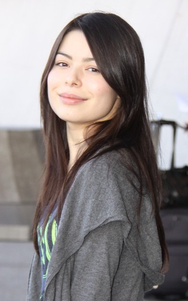 Miranda Cosgrove's long, brunette hairstyle