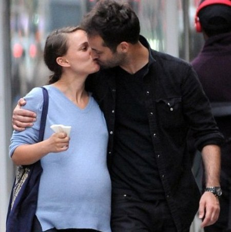 Pregnant Natalie Portman with fiance