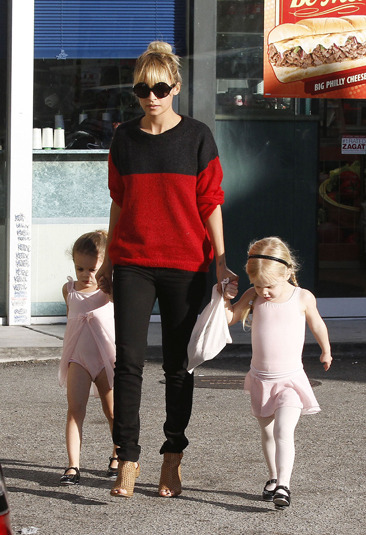 Nicole Richie takes Harlow to ballet