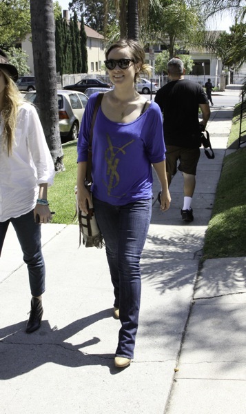 Olivia Wilde in jeans