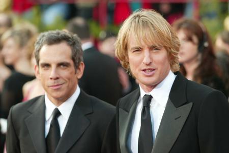 Owen Wilson stands with a smirking Ben Stiller at the Academy Awards