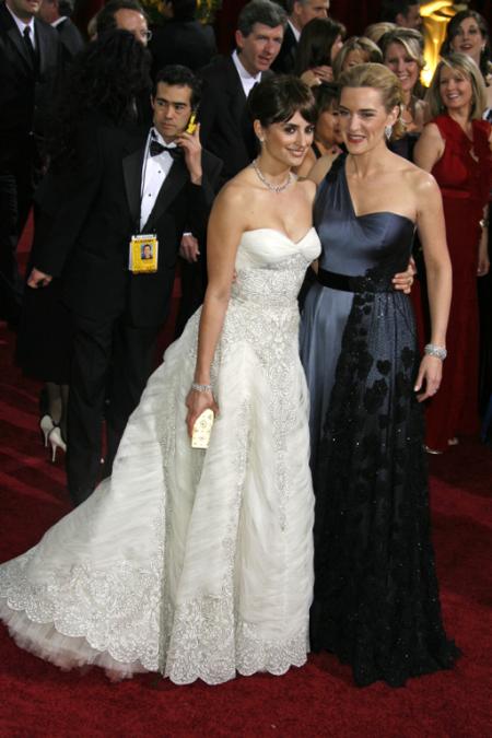 Penelope Cruz and Kate Winslet at the 2009 Oscars