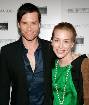 Piper Perabo and Guy Pierce