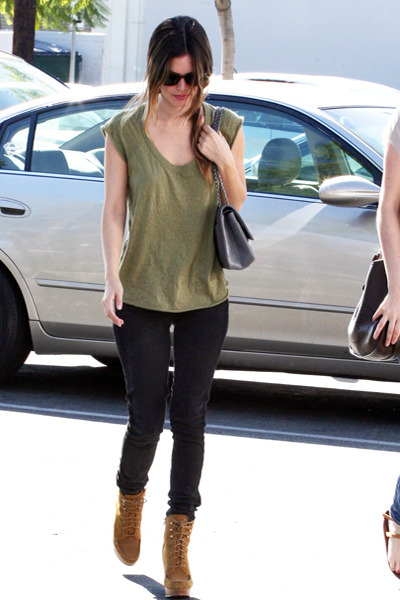 Rachel Bilson stops at CVS
