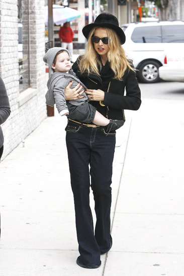 Rachel Zoe holding baby Skylar while she Christmas shops