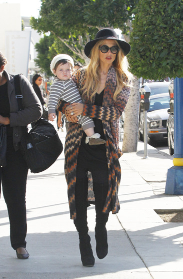 Rachel Zoe and baby Skyler go shopping in Beverly Hills