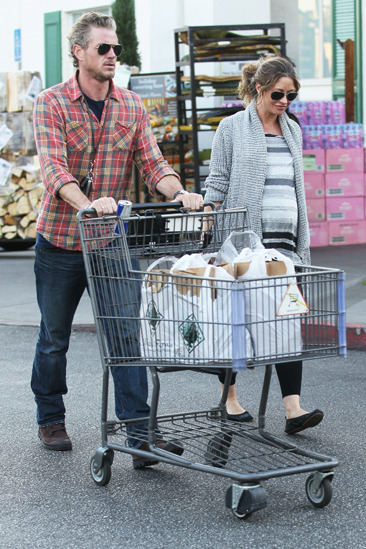 Eric Dane &amp; Rebecca Gayheart shop for groceries