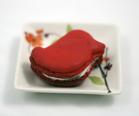 Red bird macarons 