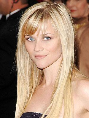 Reese Witherspoon poses