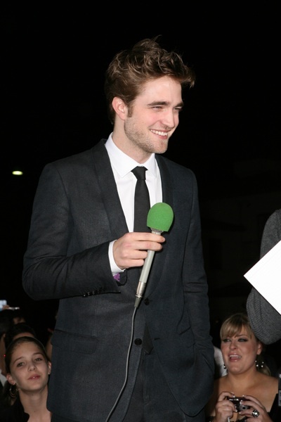Robert Pattinson with fans at New Moon premiere