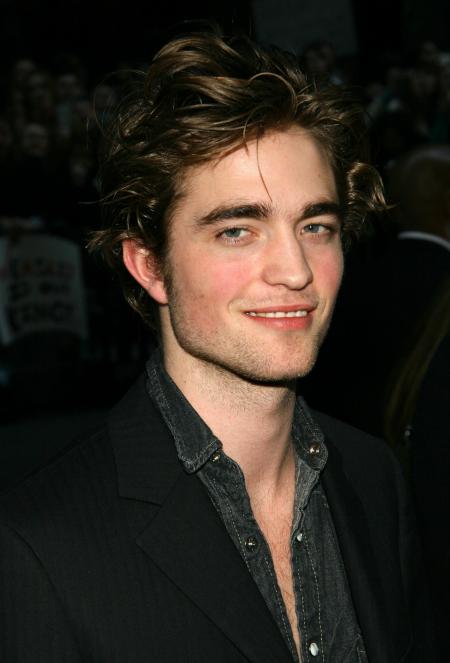 At the Harry Potter and the Goblet of Fire premiere is Robert Pattinson