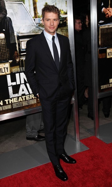 Ryan looks smokin' hot in suit and tie. 