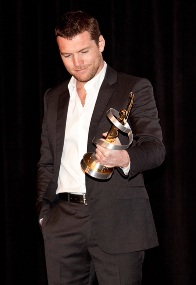 Sam Worthington recieves an award at ShoWest 2010