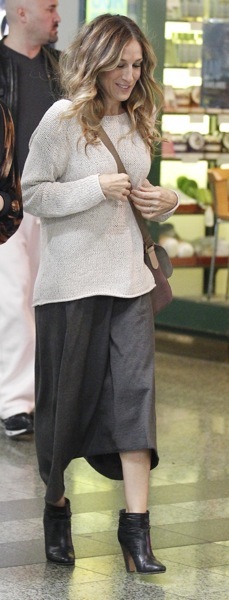 Sarah Jessica Parker in a baggy sweater
