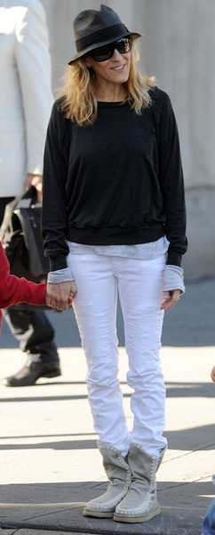 Sarah Jessica Parker in a fedora