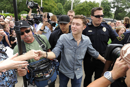 Scotty McCreery Greets Fans