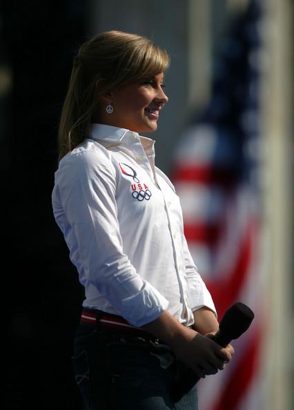 Shawn Johnson Says the Pledge of Allegiance