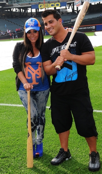 Snooki and fiance play around at Citi Field