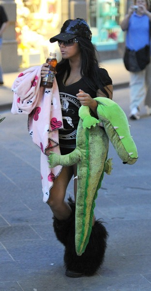 Snooki walking home after a shift at the O' Vesuvio.