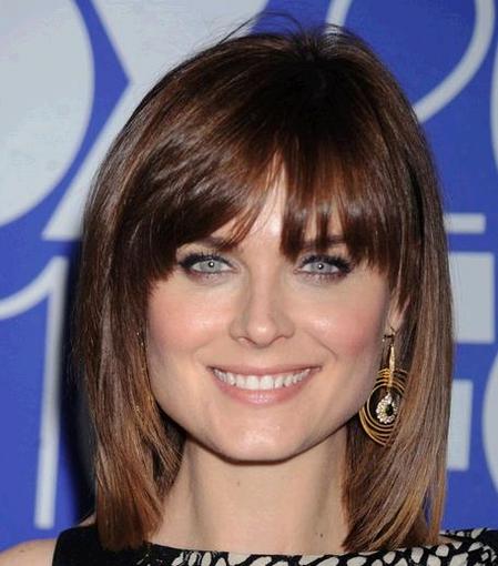 Hairstyles That Flatter Your Face: Play-down bangs