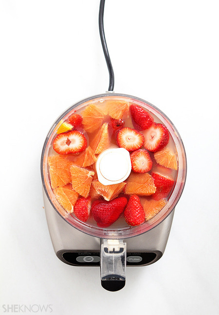 Prepare oranges and strawberries