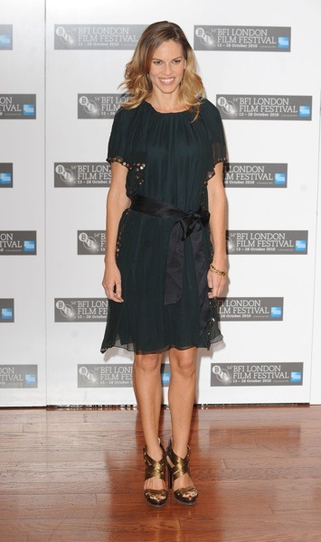 Hilary Swank in baggy dress