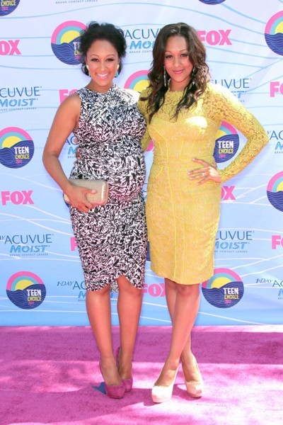 Tomara and Tia Mowry at the 2012 Teen Choice Awards