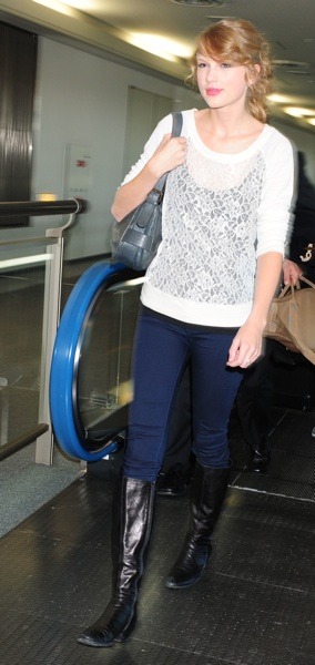 Taylor Swift in skinny jeans