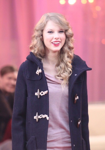 Taylor Swift in hooded peacoat