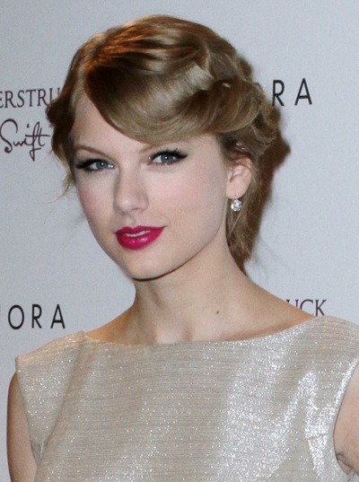 Taylor Swift in an updo