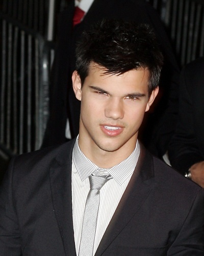 Taylor Lautner screens new Moon in NY
