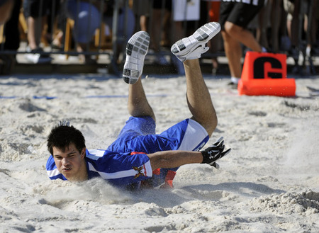 This Twilight start has a super fit butt, but he works extra hard for it. Oh hey, Taylor Lautner!