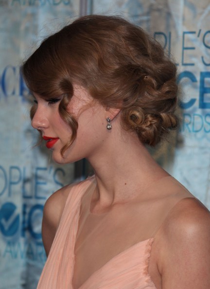 Taylor Swift's Elegant Updo