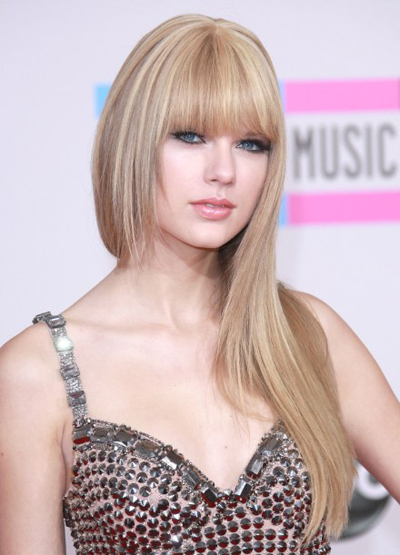 Taylor Swift Hairstyles With Bangs. Taylor Swift debuts new