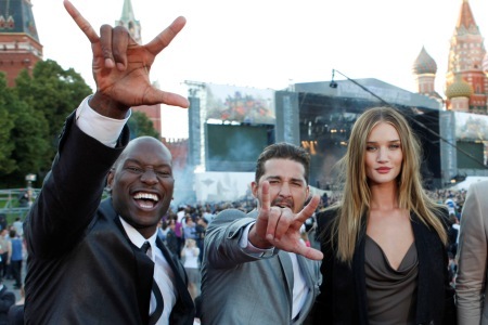 Tyrese Gibson with Transformers co-stars at the Moscow premiere.