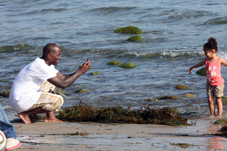Tyrese playing with his adorable daughter on a beach in Malibu. PHOTO CREDIT: WENN.com