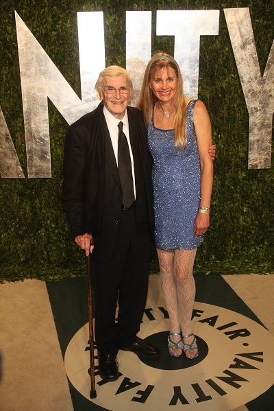 Martin Landau keeps it reaaaaal old school