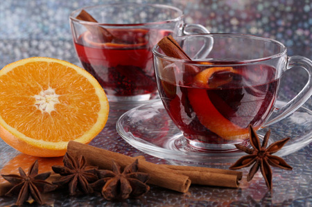 Warm spicy holiday punch