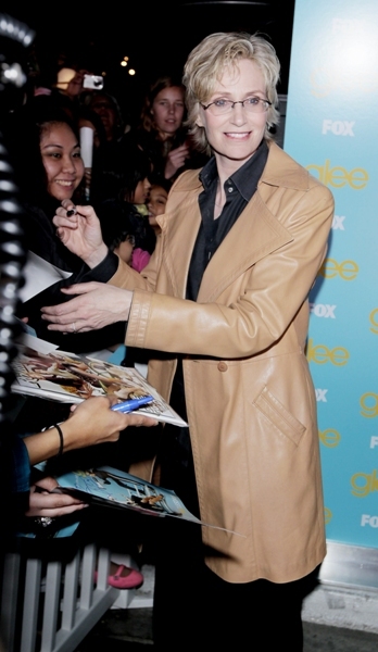 Jane Lynch signs for fans