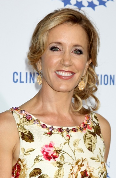 Felicity Huffman supports the Clinton Foundation