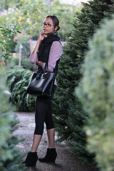Zoe Saldana goes Christmas tree shopping