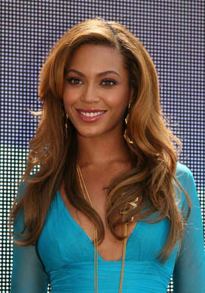  Celebrity Clips on Beyonce S Sleek Long Layers