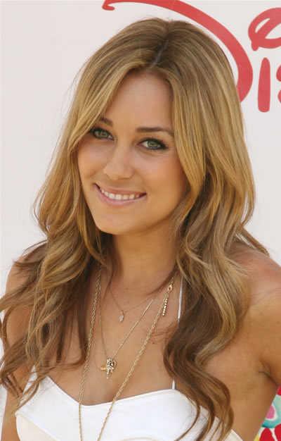 Lauren Conrad is wore casual and flirty long wavy hairstyle while attending 