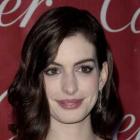 Anne Hathaway's Shoulder-Length Brunette Hairstyle